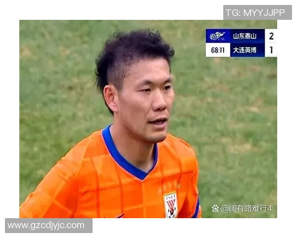 放弃进攻的足球明星背后的故事与选择解析