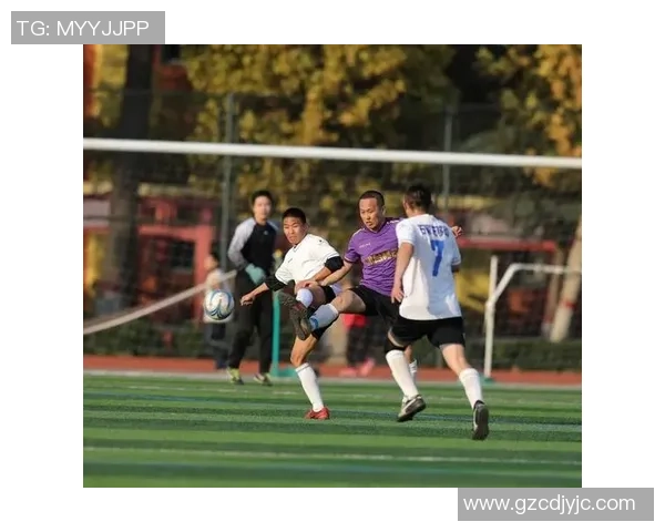 深圳足球队在邀请赛中的比赛经验与表现分析与点评 深圳足球队在邀请赛中的比赛经验与表现分析与点评