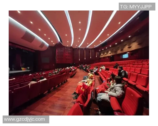 贵妇人足球明星的华丽人生与赛场背后的故事揭秘 贵妇人足球明星的华丽人生与赛场背后的故事揭秘