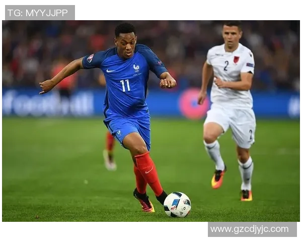 马夏尔足球明星的辉煌历程与未来展望解析